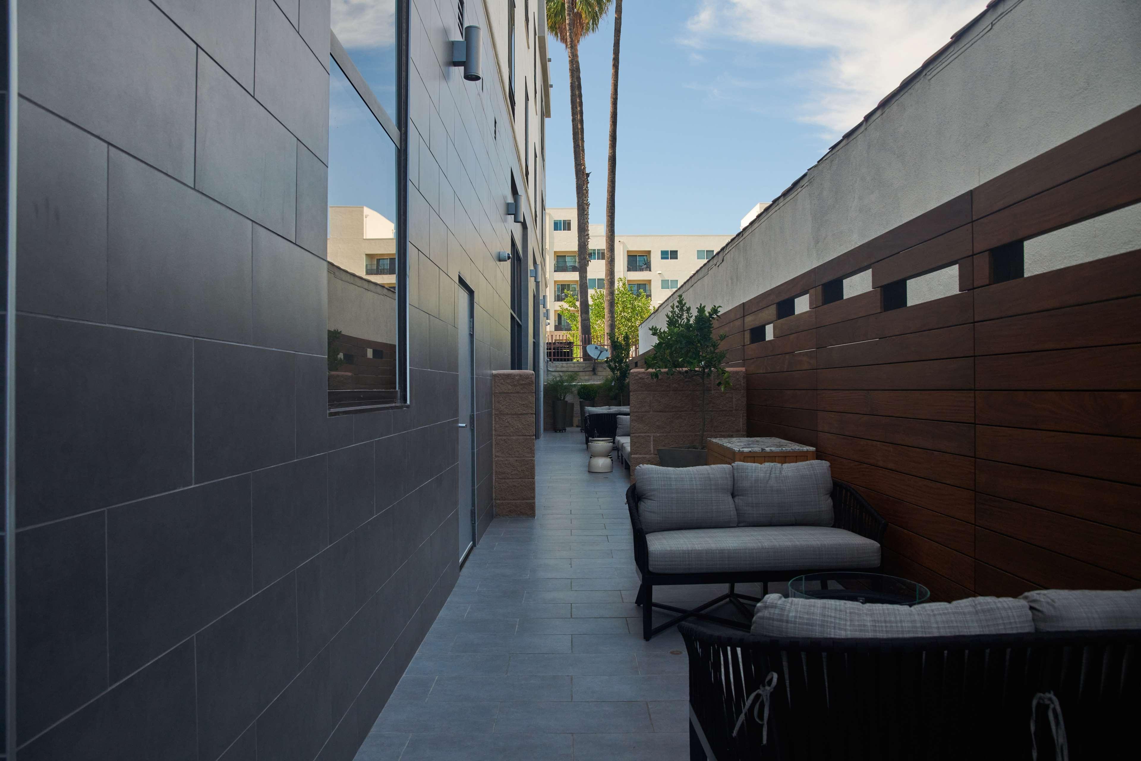 Hampton Inn & Suites Sherman Oaks Los Angeles Exterior photo